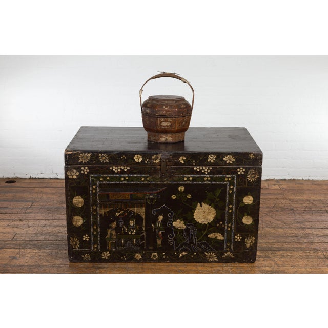 Asian Chinese Antique Lacquered Gift Delivering Basket with Hand Painted Floral Décor For Sale - Image 3 of 13