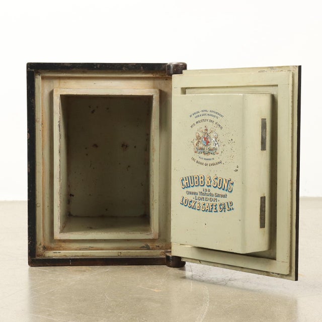 English Metal Safe from Chubb & Sons For Sale - Image 3 of 13