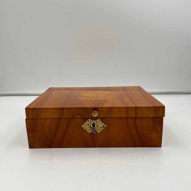Biedermeier Jewelry Box in Cherry Wood, Ash & Brass, Southern Germany, 1820s For Sale - Image 3 of 18