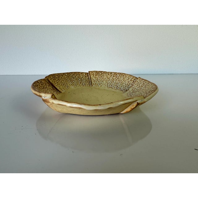 1990's S. Hubbard Organic Artistic Pottery Decorative Plate For Sale In Miami - Image 6 of 9