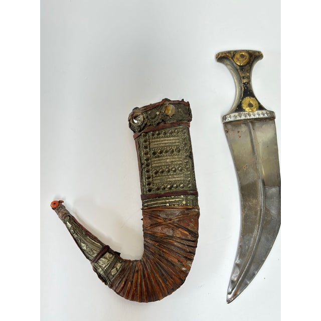 Antique Yemeni Jambiya Dagger With Silver-Mounted Scabbard, Early 20th Century For Sale - Image 17 of 17