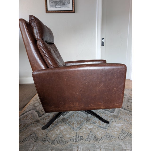 Set of 2 American Leather Recliners For Sale - Image 6 of 13