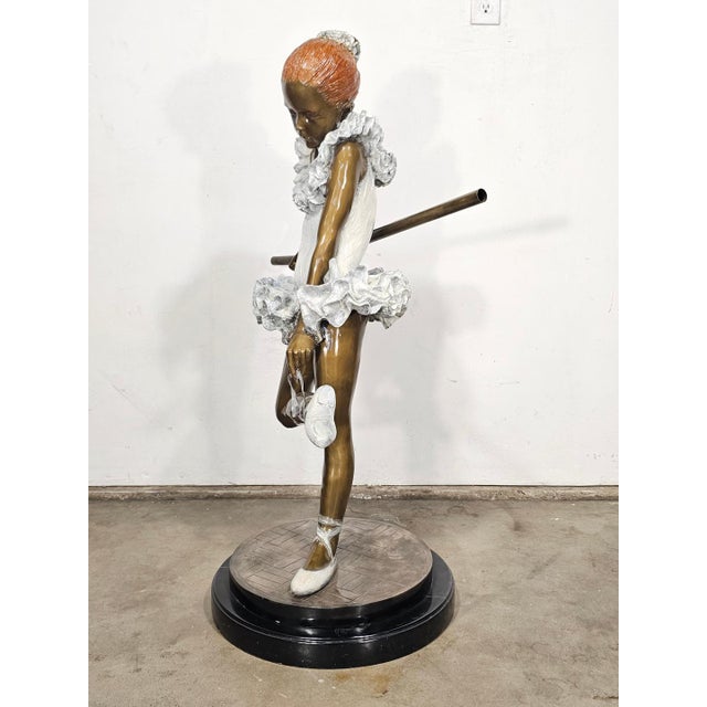 Ballerina Bronze in excellent condition with a nice patina. Amazing details all around.