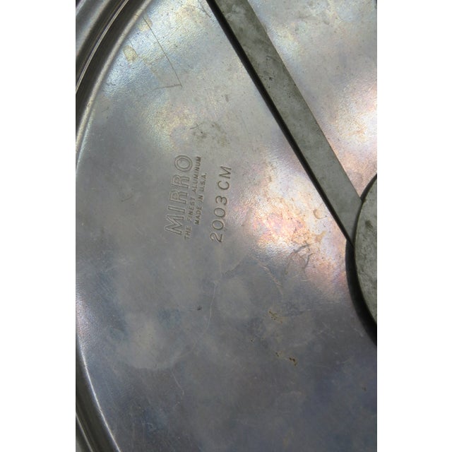 Mirro Usa Round Cake Carrier Dessert Saver Mid Century 1950s Wooden Handle 5047b For Sale - Image 13 of 17