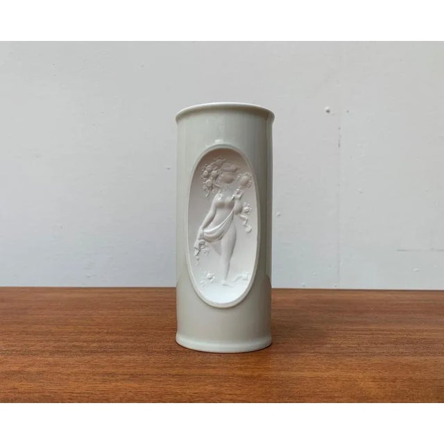 White Mid-Century German White Porcelain Vase by Bjørn Wiinblad for Rosenthal For Sale - Image 8 of 18