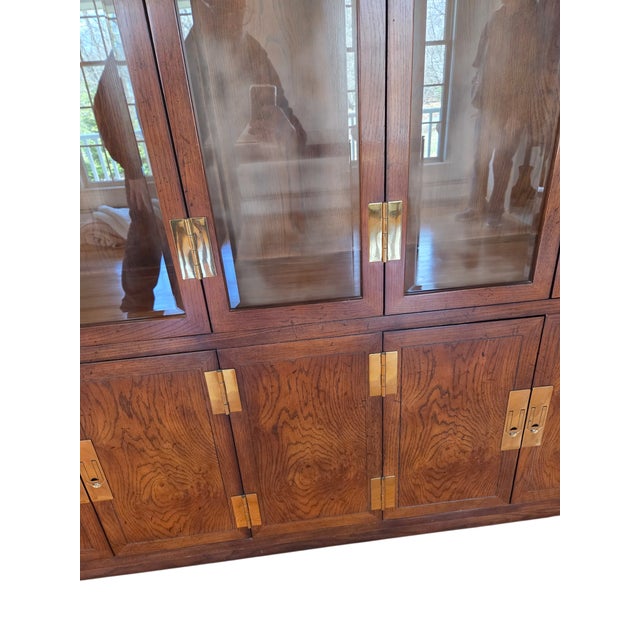 Wood 1980s Henredon Scene One Campaign Oak Breakfront China Cabinet Hutch Display Curio For Sale - Image 7 of 15