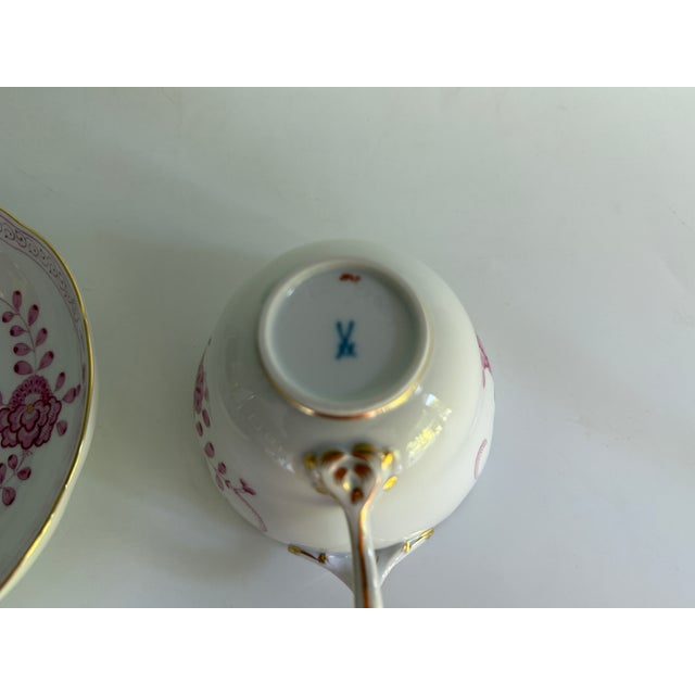 Red Neuer Auschnitt Coffee Cup and Saucer with Purple Indian Painting and Gilt Rim from Meissen, 1990s, Set of 2 For Sale - Image 8 of 9