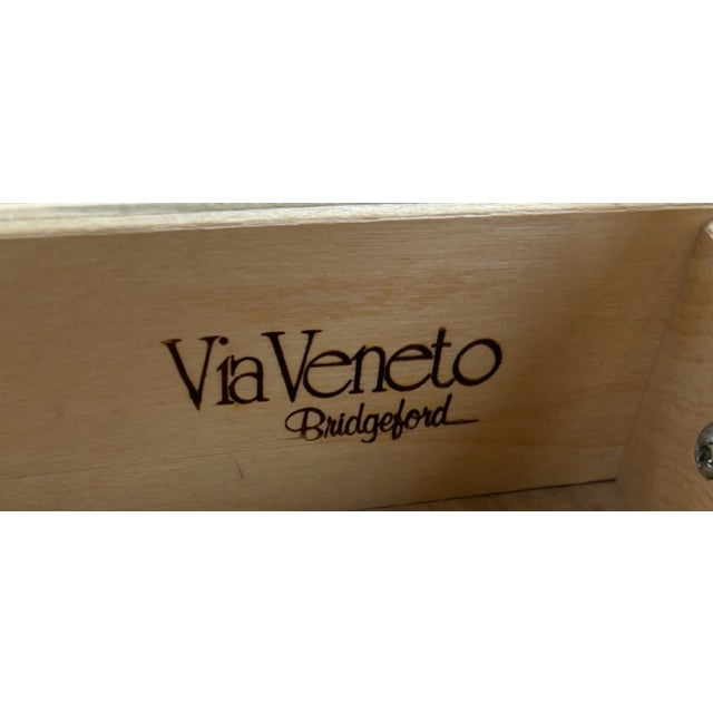 Late 20th Century Vintage 1980s Bridgeford via Veneto Ivory Lacquered Nightstands - Pair For Sale - Image 5 of 10