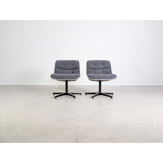 Mid-Century Modern Executive Chairs by Charles Pollock for Knoll Intenational, Set of 2 For Sale - Image 3 of 13