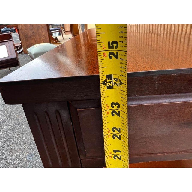 Mid 20th Century Mersman Furniture Vintage Federal Style Mahogany 2 Tier Side Table on Casters For Sale - Image 5 of 9