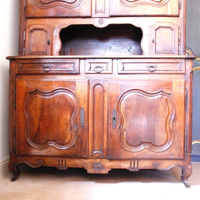 French Provincial Walnut Buffet À Deux Corps, Early 19th Century For Sale - Image 9 of 16