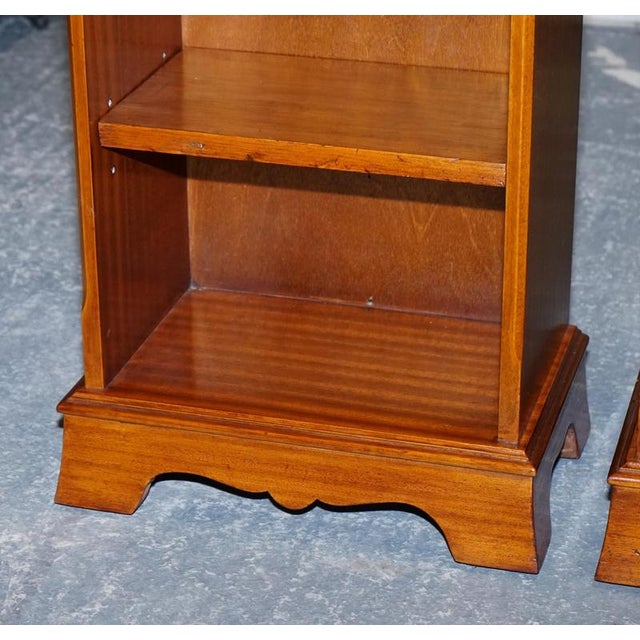 Vintage Georgian Style Walnut Nightstands, Set of 2 For Sale - Image 5 of 16