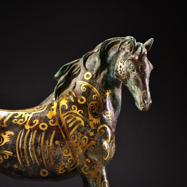 1980s Bronze Horse Sculpture With Gold Inlay | Ancient Style Gilt Bronze Statue | 1.3kg For Sale In Los Angeles - Image 6 of 10