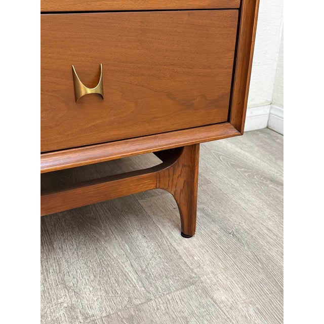 Broyhill Brasilia Brasilia Mid Century Modern Dresser For Sale - Image 4 of 12