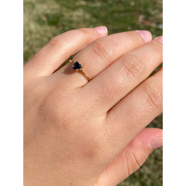 The Titanic: Natural Blue Heart Shaped Sapphire Ring in Yellow Gold For Sale - Image 11 of 11
