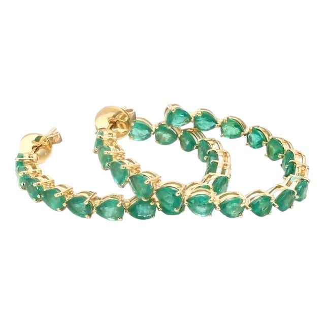 9.34 cts Natural Zambian emerald earring in 18k gold For Sale
