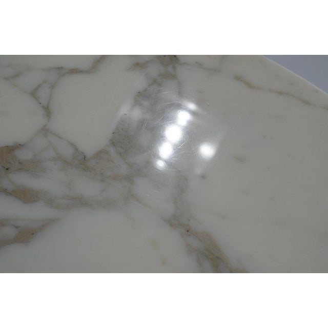 Tulip Dining Table in Marble by Eero Saarinen for Knoll International For Sale - Image 10 of 16