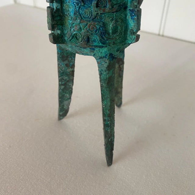 Ancient Chinese Verdigris Bronze Ceremonial Jue (Chueh) Tripod Wine Cup For Sale - Image 10 of 12