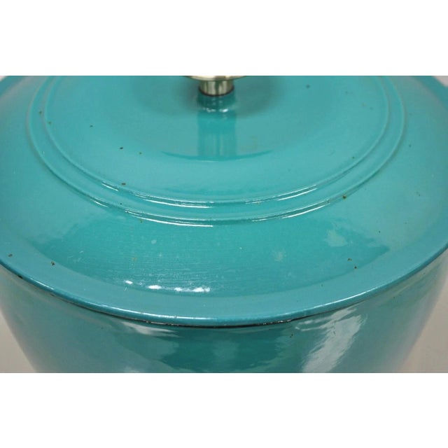 Mid Century Modern Style Green Cast Iron Dutch Oven 6.5 Qt 6.2 L Pot With Lid For Sale In Philadelphia - Image 6 of 11