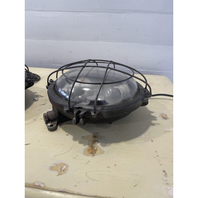 Vintage Industrial Round Wall Lamp in Cast Iron, 1930s For Sale - Image 9 of 10