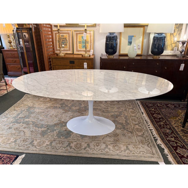 Nj Modern Furniture Saarinen-Style Oval Carrara Marble Tulip Dining Table For Sale - Image 9 of 14