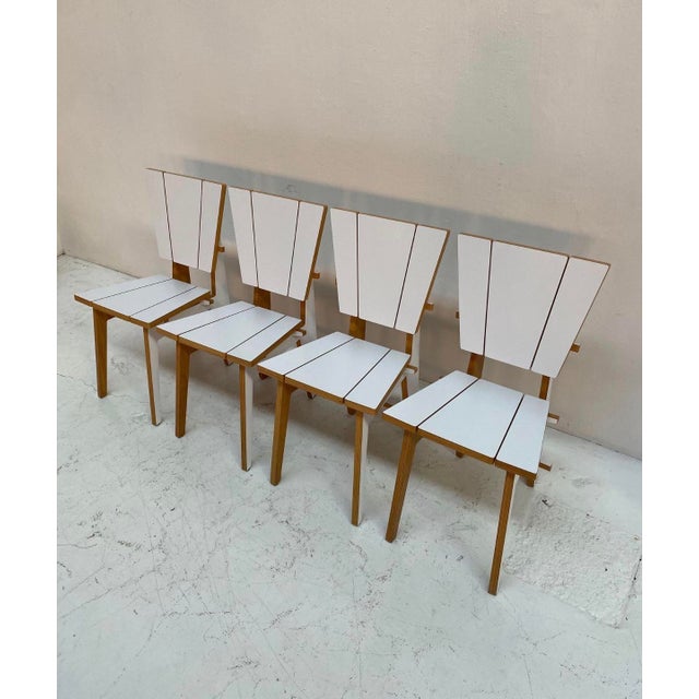 Interesting set of chairs, made in Norway in the 80s, featuring layered plywood, in white.