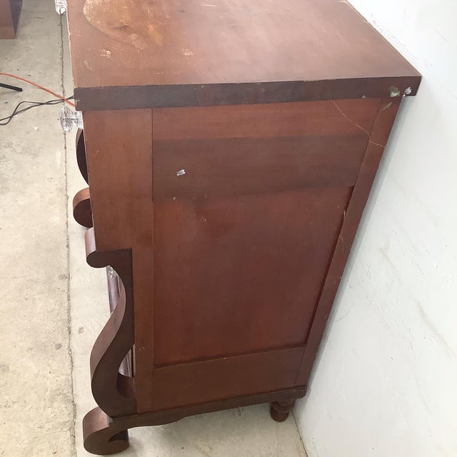 Wood 19th Century American Empire Flame Mahogany Four-Drawer Chest For Sale - Image 7 of 18