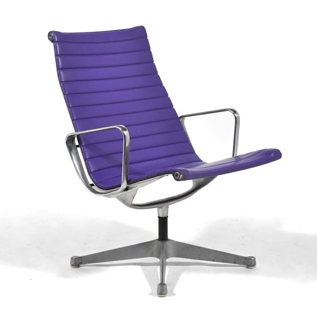 Mid 20th Century Eames Aluminum Group Lounge Chairs by Herman Miller (Pair in Purple) For Sale - Image 5 of 13