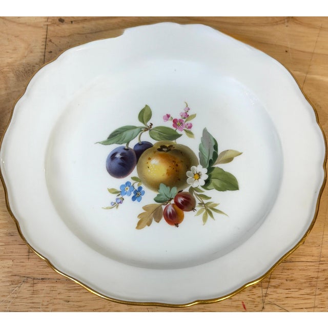 Pair 19th Century Meissen Hand-Painted Fruit Cabinet Plates Gilt Scalloped Edges For Sale - Image 4 of 11