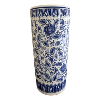 Vintage Chinoiserie Blue and White Porcelain Umbrella Stand For Sale