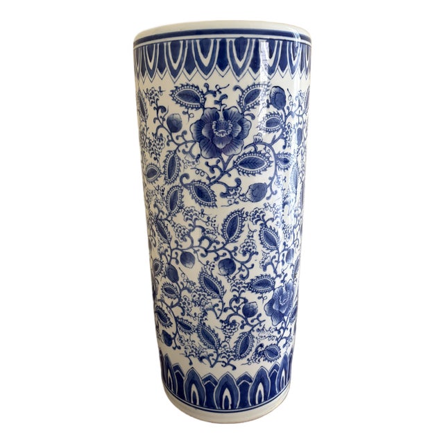 Vintage Chinoiserie Blue and White Porcelain Umbrella Stand For Sale