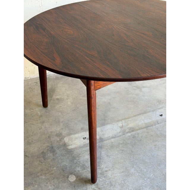 Danish Mid Century Modern Round Rosewood Dining Table Scandinavian Modern For Sale - Image 4 of 7
