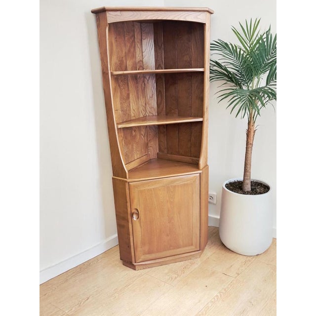 Wood Mid-Century Windsor Corner Display in Elm by Lucian Ercolani for Ercol, 1980s For Sale - Image 7 of 18