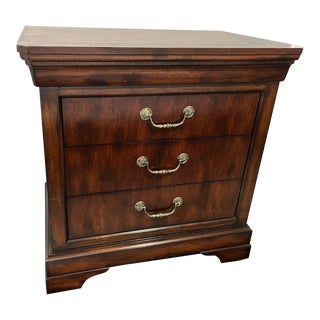 Late 20th Century Henredon Cavalier 3 Drawer Nightstand Chest of Drawers For Sale