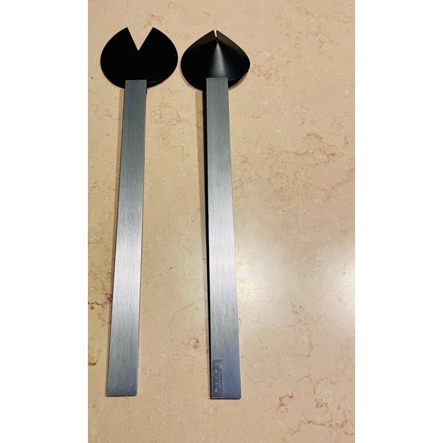 An incredible, pristine find for collectors of 1980s Post-Modern design. This is a Brand New, Never Used set of salad...