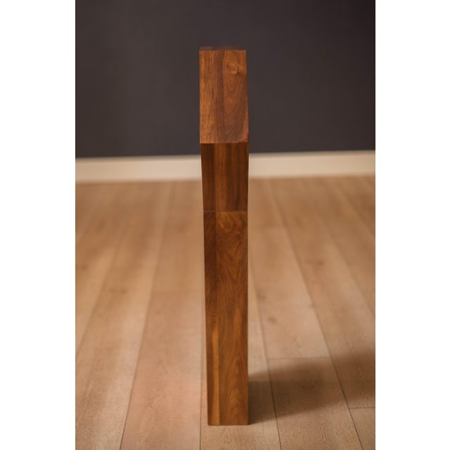 Wood Mid Century Walnut Arthur Umanoff Meridian Pendulum Wall Clock for Howard Miller For Sale - Image 7 of 13
