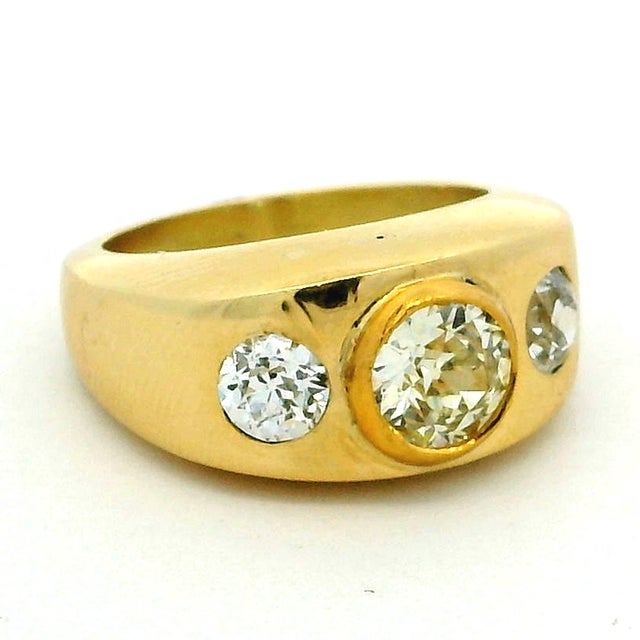 1970s Vintage French 18k Gold Gypsy-Set Diamond Band Ring, 1970s, Size 5.75 For Sale - Image 5 of 18