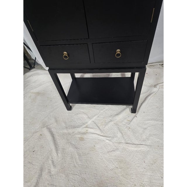 Mid 20th Century Asian Black Lacquer Cabinet W/ Brass Medallion Hardware – Chinoiserie Bar Cabinet For Sale - Image 4 of 7