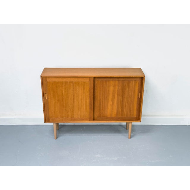 A high-quality cabinet crafted from oiled oak with a warm, natural look. The two sliding doors, with their distinctive...