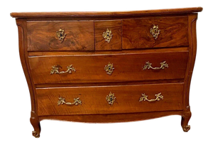 Louis XV Style Bombé Commode in Walnut, 1700s