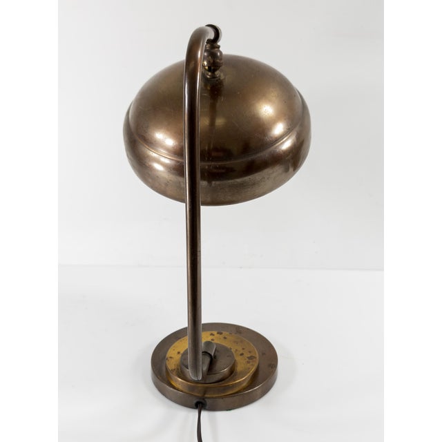 Early 20th Century Mid-Century Modern Industrial Copper Colored Brass Table Lamp For Sale - Image 5 of 10
