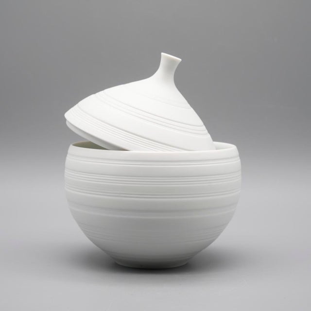 Bisque Porcelain Lidded Box Hans Achtziger for Hutschenreuther, 1970s For Sale - Image 3 of 11