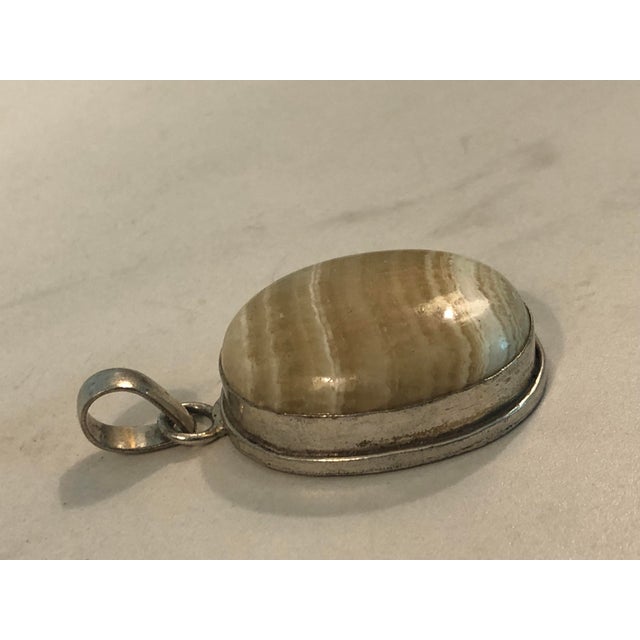 Mid 20th Century Vintage Tan / Cream Oval Striped Agate Pendant For Sale - Image 5 of 9
