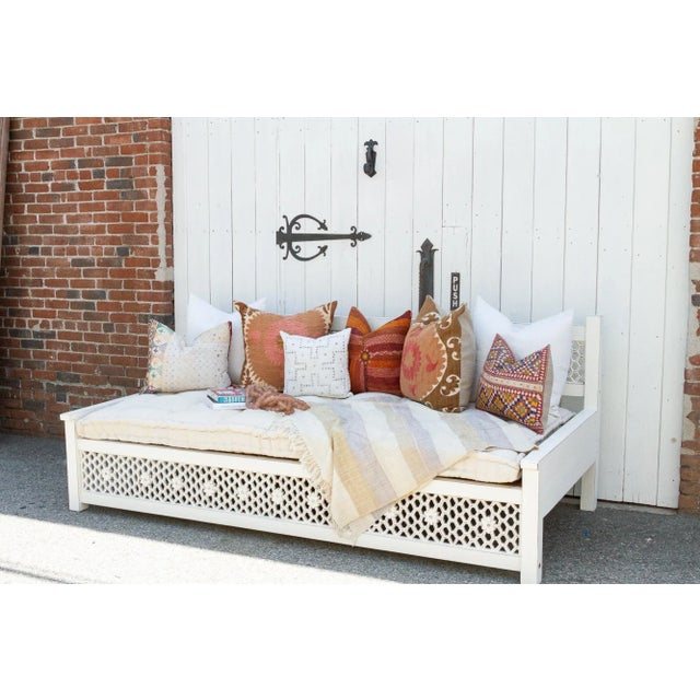 Modern Large Hand-Carved Floral Jali White Daybed Sofa For Sale - Image 3 of 13