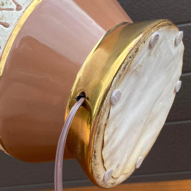 1950s Mid-Century Modern Ceramic Table Lamp in Salmon & Gold For Sale - Image 11 of 13