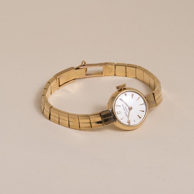 This elegant vintage Patek Philippe ladies wristwatch is crafted in 18K yellow gold and dates to the 1950s. The watch...