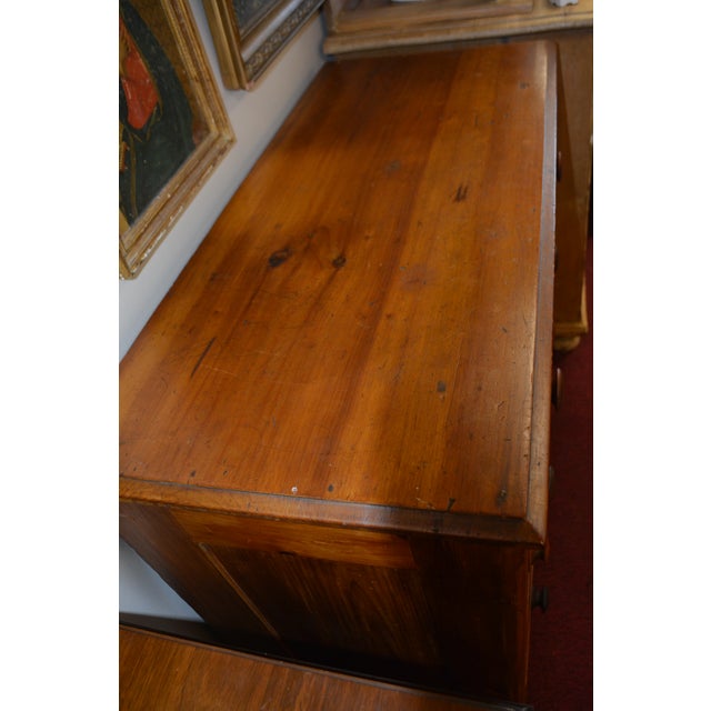 This is a great antique pine dresser/chest. Scalloped apron. Pin & cove / knapp joinery (1870-1900). Wooden knobs. 4...