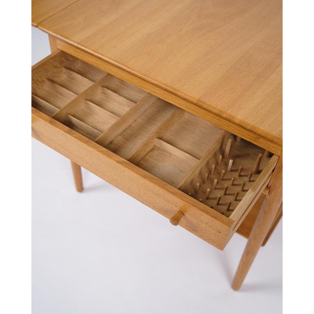 Wood Model AT-33 Sewing Table with Shelf in Soap-Treated Oak by Hans J. Wegner for Andreas Tuck, 1950s For Sale - Image 7 of 13