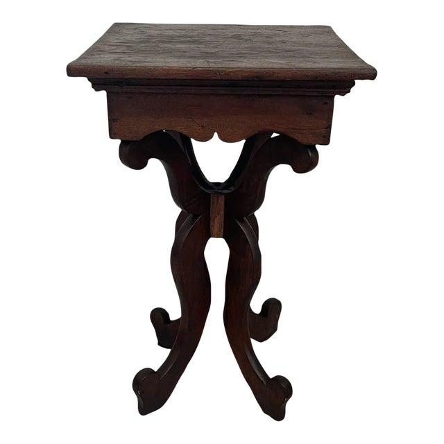 1970s Vintage Victorian Style Accent Table With Carved Wood Legs For Sale