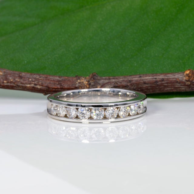 2020s Diamond Estate Band With 9 Earth-Mined Diamonds in Solid 14k Gold, Size 6.75 For Sale - Image 5 of 8